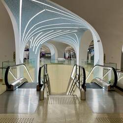 die Metrostationen sind Luxusklasse