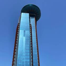 ganz oben muss ein Swimmingpool Pool sein 🤔