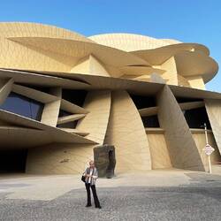 es ist von kolossaler Größe