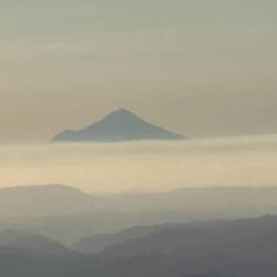 Der einsame Vulkan Taranaki, der ganz alleine an der Westküste liegt...