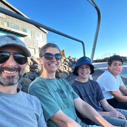 Probesitzen auf einem Sessel. Fazit: unsere sind viiiiiieeeel bequemer