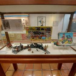 Es gibt sogar ne Lego Eisenbahn mit Texas Ranger Bezug.