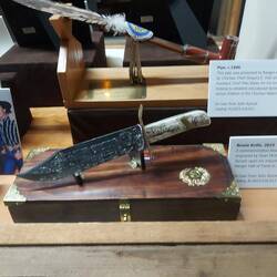 Ein Bowie Knife.