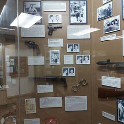 Bonnie & Clyde wurden von Texas Rangern gemeuchelt.