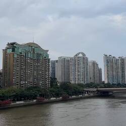 Het muziekje maakte de sfeer nou niet per se gezelliger...