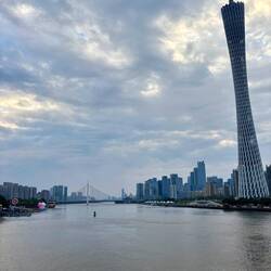 De prachtige communistische architectuur op de achtergrond