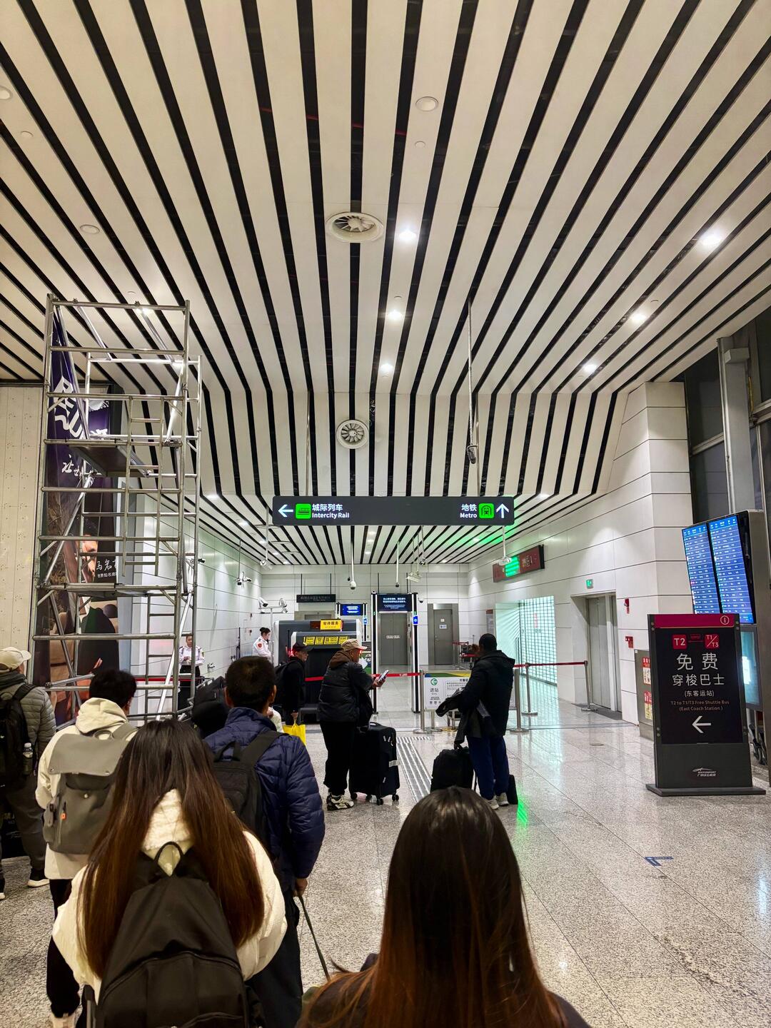 Wachten tot de metro opent