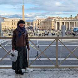 Z torba Balenciagi w pałacu apostolskim