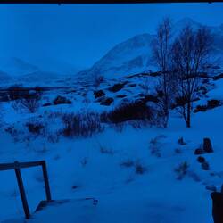 17 Uhr, schon dunkel, stürmt immer noch...