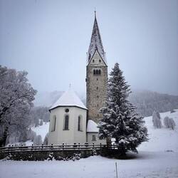 Kirche in Mittelberg bei der Walmedinger Horn Bahn