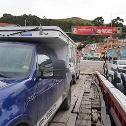 Fähre oder Holzfloss?