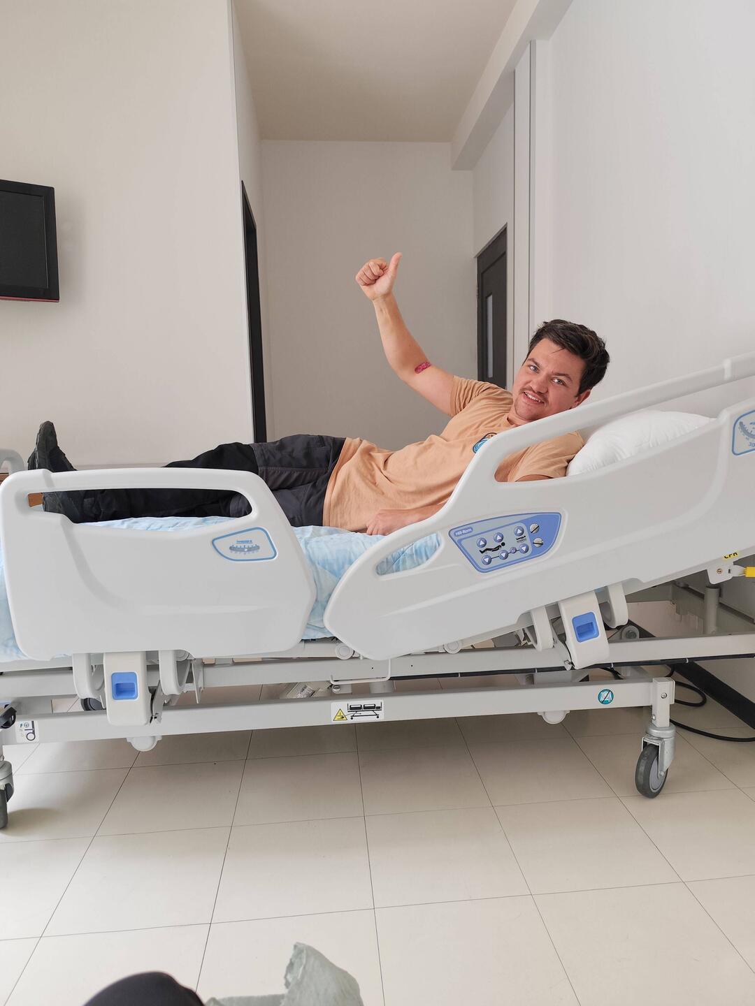 Dave nach der Blutabnahme in der Klinik de la Lausanne.