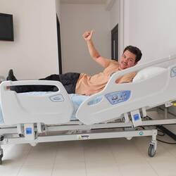 Dave nach der Blutabnahme in der Klinik de la Lausanne.