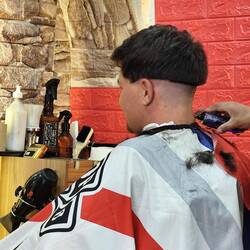 Ob die 2.5.- wohl gut investiert wurden für den Haarschnitt von Dave???