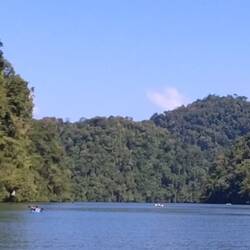 ... hinein in den Rio Dulce Canyon