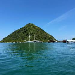 Our exploration by Dinghy took us to the lovely Waecicu bay