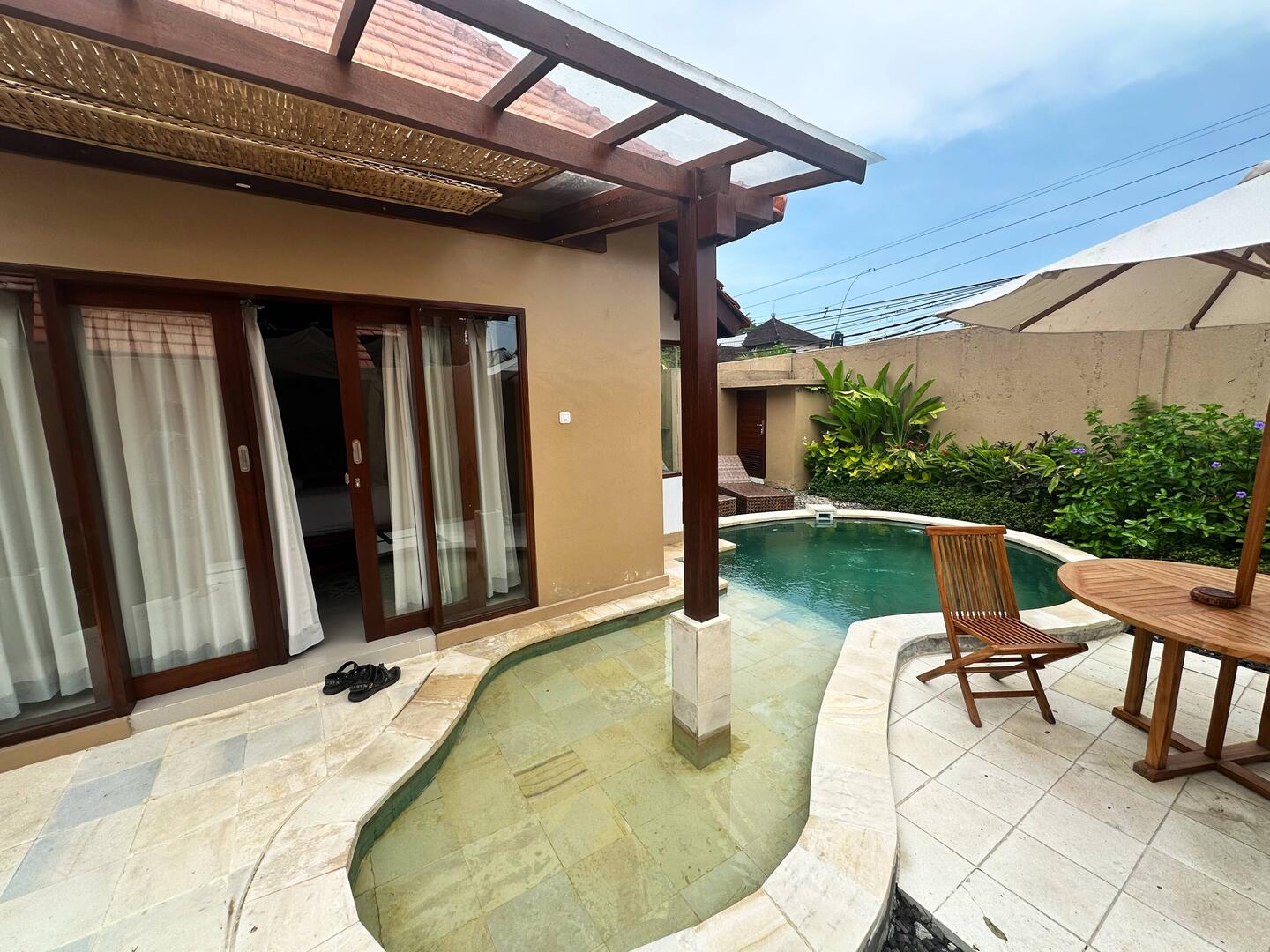 Zum ersten Mal einen Privatpool, blickgeschützt, man konnte nackt baden