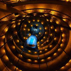 Accès par la rampe en colimaçon