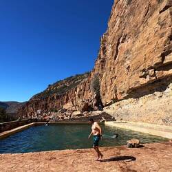 Oben angekommen wartet der Pool