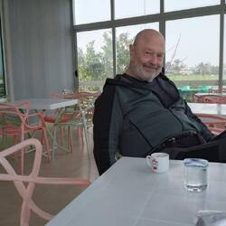 Im Café mit dem günstigen türkischen Kaffee.