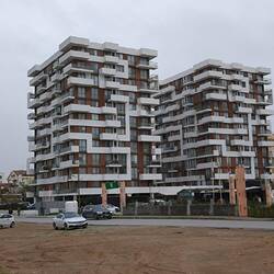 Unser Apartmenthaus, links im 7. Stock.