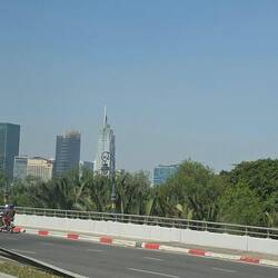 Links der Bitexco Tower, unser Ziel für den Nachmittag