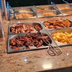 Auch fertig zubereitete Gerichte gibts reichlich