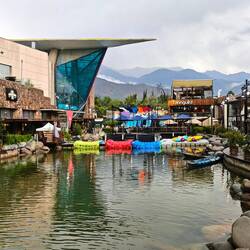 Ersatz gab's in einer der gigantischen Malls. Dagegen ist die Altstadt-Galerie ein Krämerladen