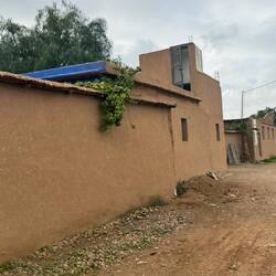 Und die hintere Hälfte. Einfach riesig dieses Lehmhaus 🫶💫😍