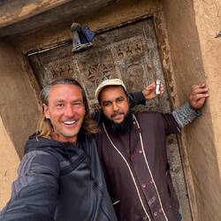 Mustafa&ich unter dem Cache