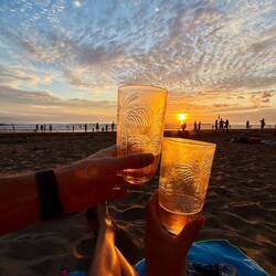 Letzter Sundowner am Meer