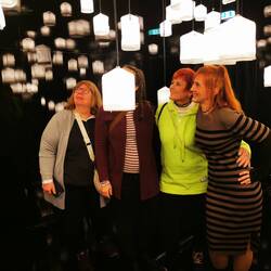 "Das junge Mädel macht bestimmt ein super Bild von uns" .... 🤣