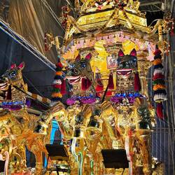 Der goldene Waagen ist bereit.