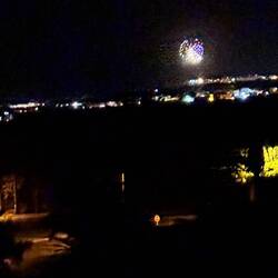 Von unserer Terrasse beobachten wir das Feuerwerk