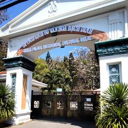 Eingangstor zur leider geschlossenen Villa Blanche