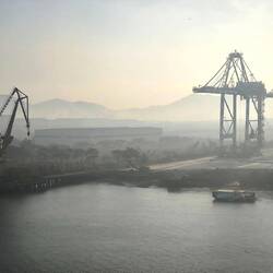 Hafen im morgendlichen Dunst