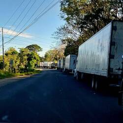 Kilometerlange LKW-Schlange