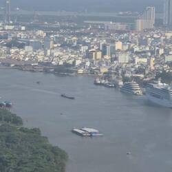 Kleine Kreuzfahrtschiffe können sogar bis Saigon reinfahren