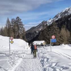 Wieder im Tal. Die letzten Meter auf der gesperrten Nufenen-Passstrasse.
