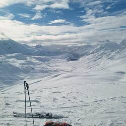 Blick zurück zu Staumauer und Rifugio