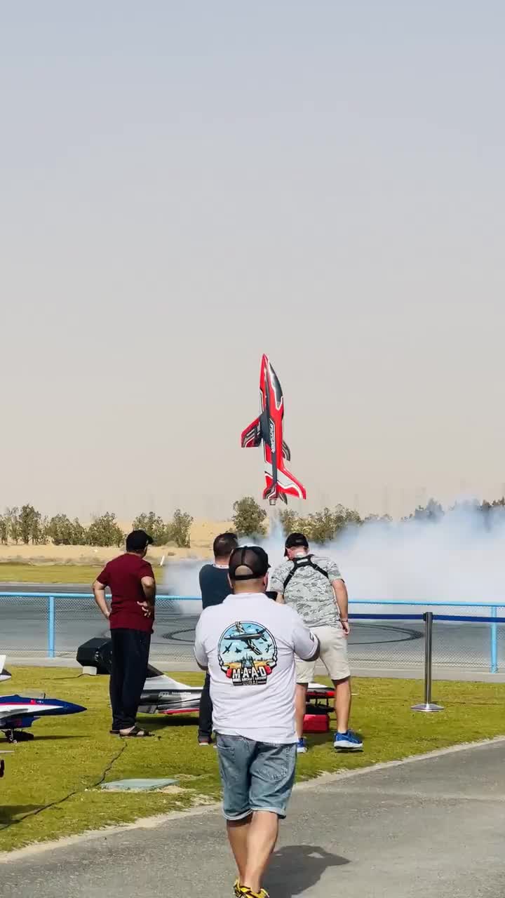 Jets volando a centímetros del suelo