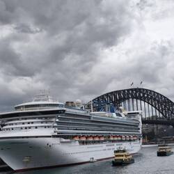 Carnival Adventure und Harbour Bridge