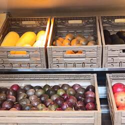 Maracujas, Passionsfrüchte und Granatäpfel