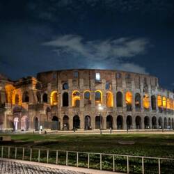 Koloseum nocą ( i z księżycem)