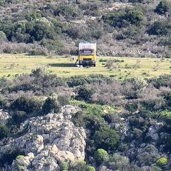 Da ist doch jemand vor dem Bus...
