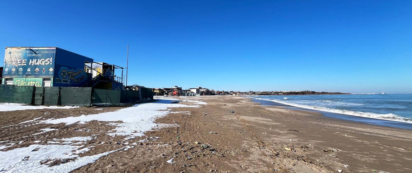 The guy who gave me a lift to Vama said in summer 15000 people were in the village.