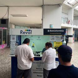 Am Busbahnhof noch schnell Geld überweisen auf ein Columbia Konto