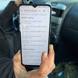 Hier die Buszeiten, Haltestelle 35 km hinter der Grenze. Oh hah.