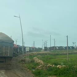 Hunderte von LKW in der Anlieferung