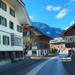 Zweisimmen mit typischen Häusern in dieser Region
